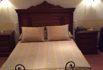 Hotel Sandra allows 18 year olds to book a room