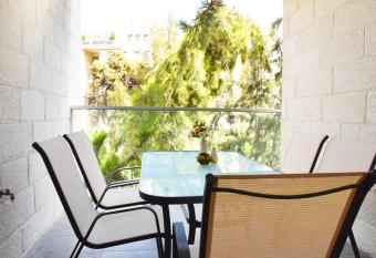 Luxury 3BDR Garden Of Eden Jerusalem Center allows 18 year olds to book a room