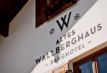 Berghotel Altes Wallberghaus allows 18 year olds to book a room