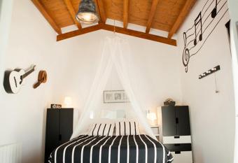 Casa Rural Txokoetxe allows 18 year olds to book a room