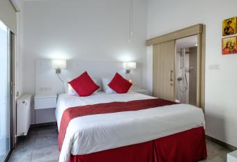 Catherine Coastal Place has Balcony rooms