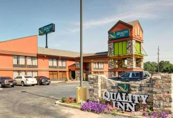 Quality Inn Fort Smith I-540 has Smoking rooms