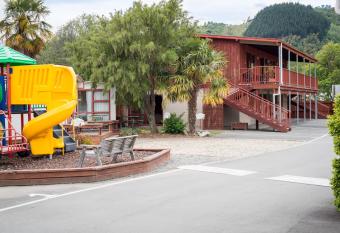 Nelson City TOP 10 Holiday Park has Balcony rooms