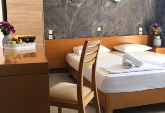 Central Guest House Skiathos has Balcony rooms