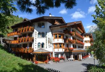 Hotel La Soldanella has Balcony rooms