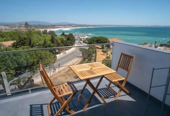 Apartamentos Pinh  o allows 18 year olds to book a room