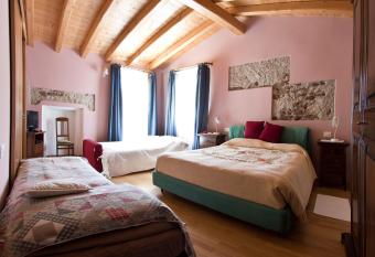 agritur La Vallina has Balcony rooms