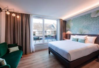 voco Strasbourg Centre - The Garden, an IHG Hotel allows 18 year olds to book a room