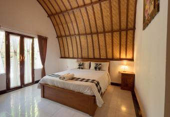 Ratu Cottage at Desa Wisata Nusa Penida has Balcony rooms