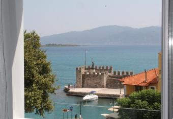 Amaryllis has Balcony rooms