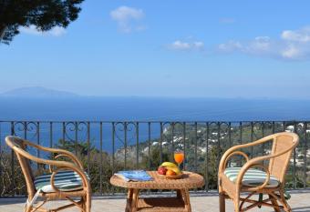 Le Ginestre di Capri BB & Holiday House has Balcony rooms