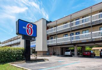 Budget Inn-Norfolk, Va - Oceanview has Smoking rooms