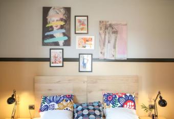 Casa ViniToscani has Balcony rooms