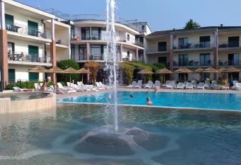 Nettuno Residence Hotel allows 18 year olds to book a room
