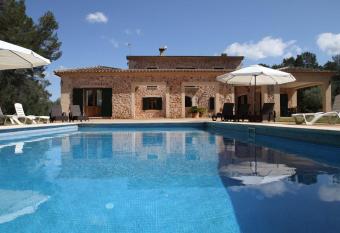 Villa Beatrice allows 18 year olds to book a room