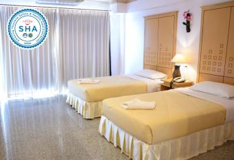 Maneerote Hotel has Balcony rooms