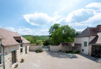 L  Ecrin des vignes allows 18 year olds to book a room