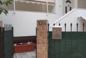 Nina Rooms (apartments) allows 18 year olds to book a room