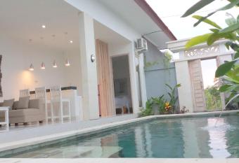 Villa Ummangur 2 BR Private Villa Near Lovina has Balcony rooms