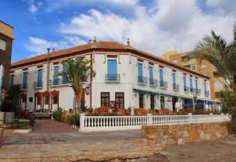 BALNEARIO LA ENCARNACI  N allows 18 year olds to book a room