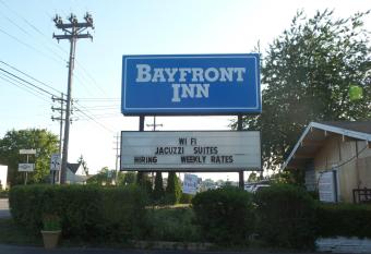 Bayfront Inn has Smoking rooms