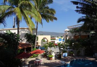 Hotel Palapa Palace Inn allows 18 year olds to book a room