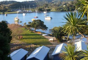 Boatsheds on the Bay, Waiheke Island has Balcony rooms
