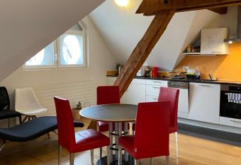 Homestay Zurich center has Balcony rooms