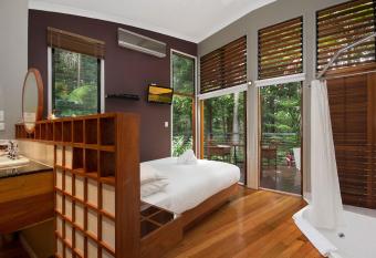 Azabu Retreat & Spa has rooms with a private hot tub