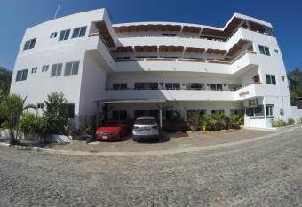 Kiramar los Peyotes allows 18 year olds to book a room