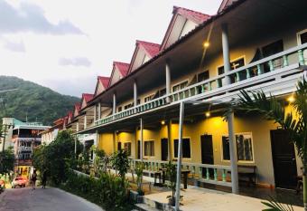 Petit Suncliff Resort has Balcony rooms