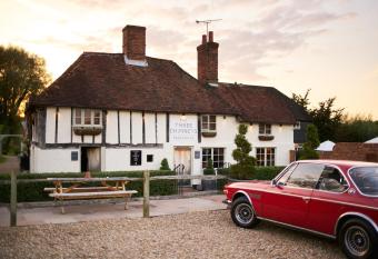 The Three Chimneys Country Pub has Balcony rooms