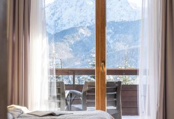 Villa Tatrica allows 18 year olds to book a room