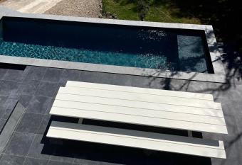 La Villa 1901 allows 18 year olds to book a room