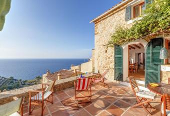 Can Sans has Balcony rooms