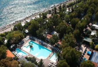 Villaggio Dei Fiori allows 18 year olds to book a room