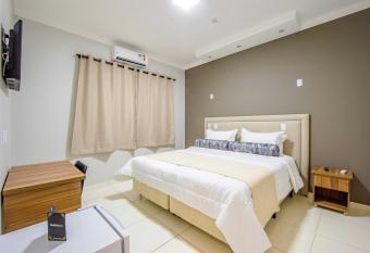 Gabir   Hotel has rooms with a private hot tub