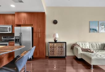 Luxury Modern Apartment in the Heart of Buckhead has Balcony rooms