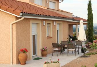 Le Clos des Mal  zolles allows 18 year olds to book a room