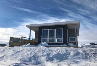 Blue View Cabin 3A With private hot tub allows 18 year olds to book a room