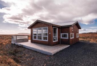 Blue View Cabin 6A With private hot tub allows 18 year olds to book a room
