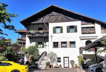 Garni Meinrad has Balcony rooms