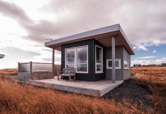 Blue View Cabin 3B With private hot tub allows 18 year olds to book a room
