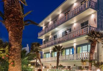 Kokkari Beach Hotel has Balcony rooms