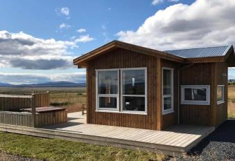 Blue View Cabin 6B With private hot tub allows 18 year olds to book a room