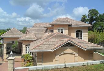 Idilio Escape allows 18 year olds to book a room