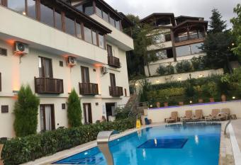 Sapanca Dilek Konagi Hotel allows 18 year olds to book a room