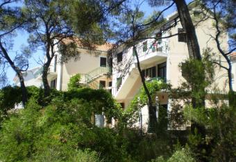 Villa Welcome has Balcony rooms