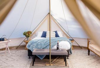 Goldfield Glamping has Balcony rooms