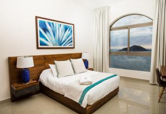 Petit Luxe Las Gavias Penthouse has Balcony rooms